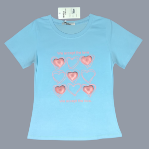 Blusa tipo playera de algodón con diseño de corazones tridimensionales en color celeste