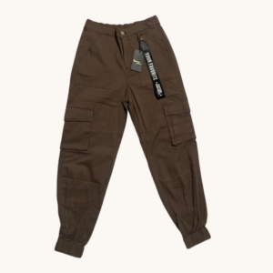 Pantalón de cargo tipo Jogger color ciruela para hombre