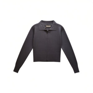 Suéter con zipper de mujer en color gris oscuro