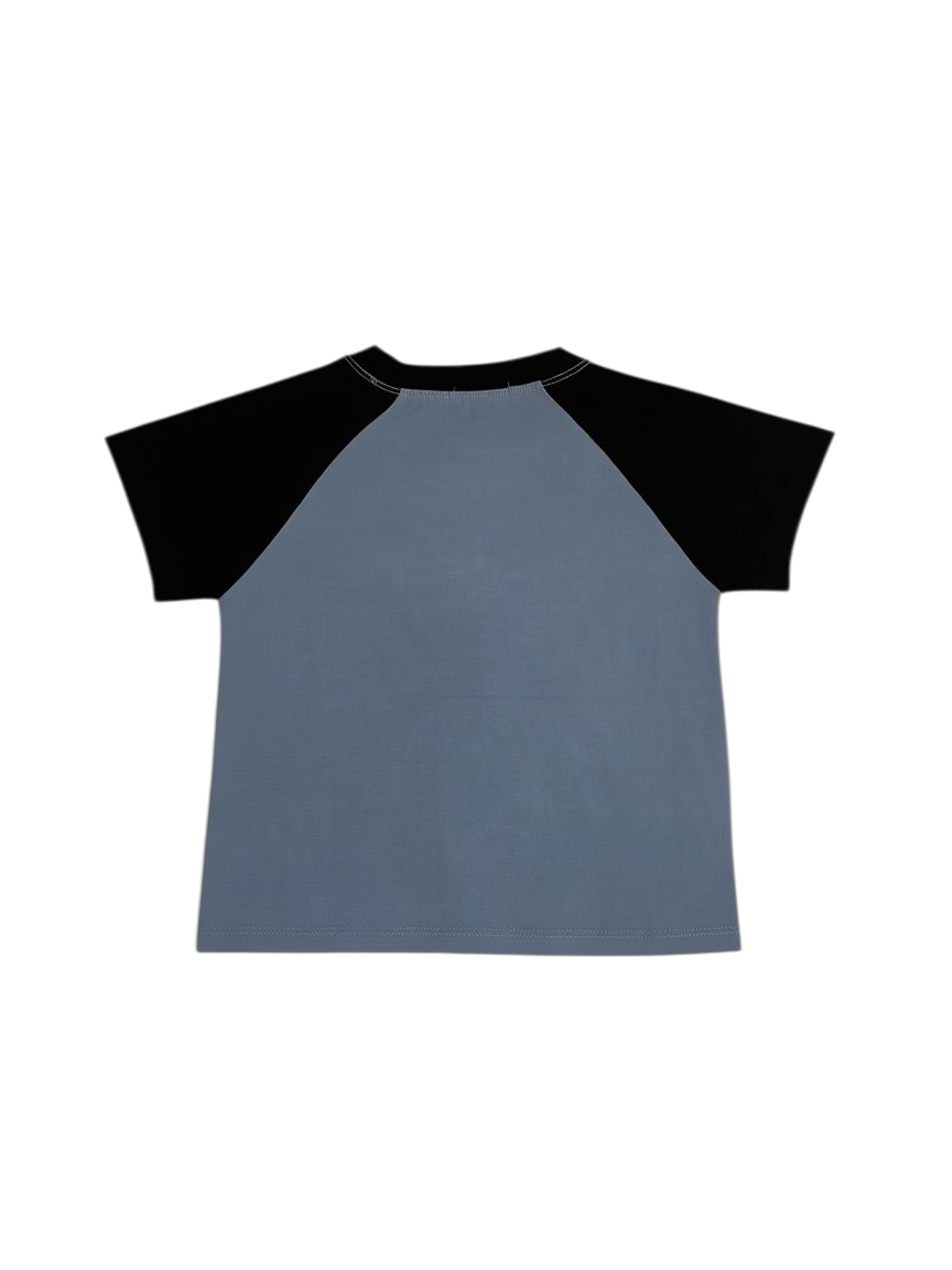 Blusa o playera de mujer de manga corta en color negro y grisáceo - Imagen 2