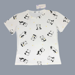 Playera tipo blusa con diseño de pandas en color blanco