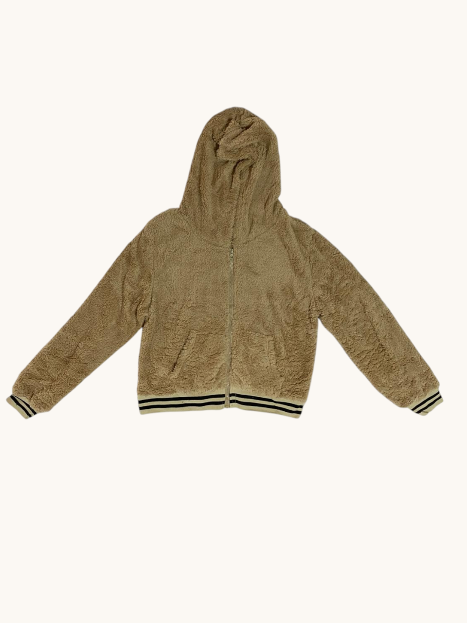 Suéter de mujer de forro polar con gorra de borreguito, en color piel con zipper