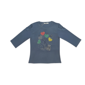 Playera color azul grisáceo de manga mediana con diseño de Corazones en estampado y pedrería